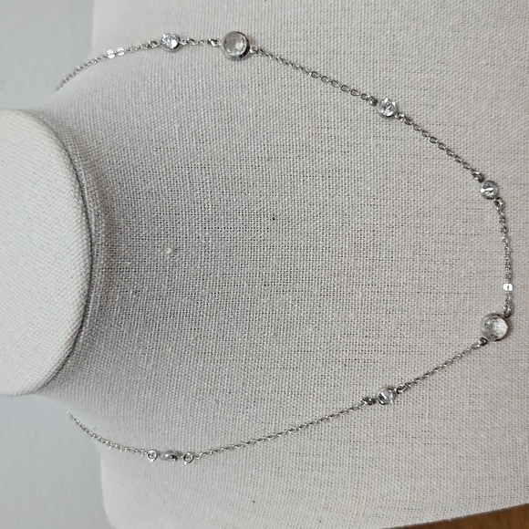 JENNIFER LOPEZ CRYSTALS ON SILVER CHAIN NECKLACE - Picture 1 of 6